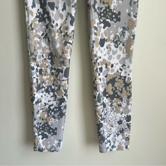 SPANX Jean-ish Ankle Leggings in Camo Floral - S - Picture 5 of 7